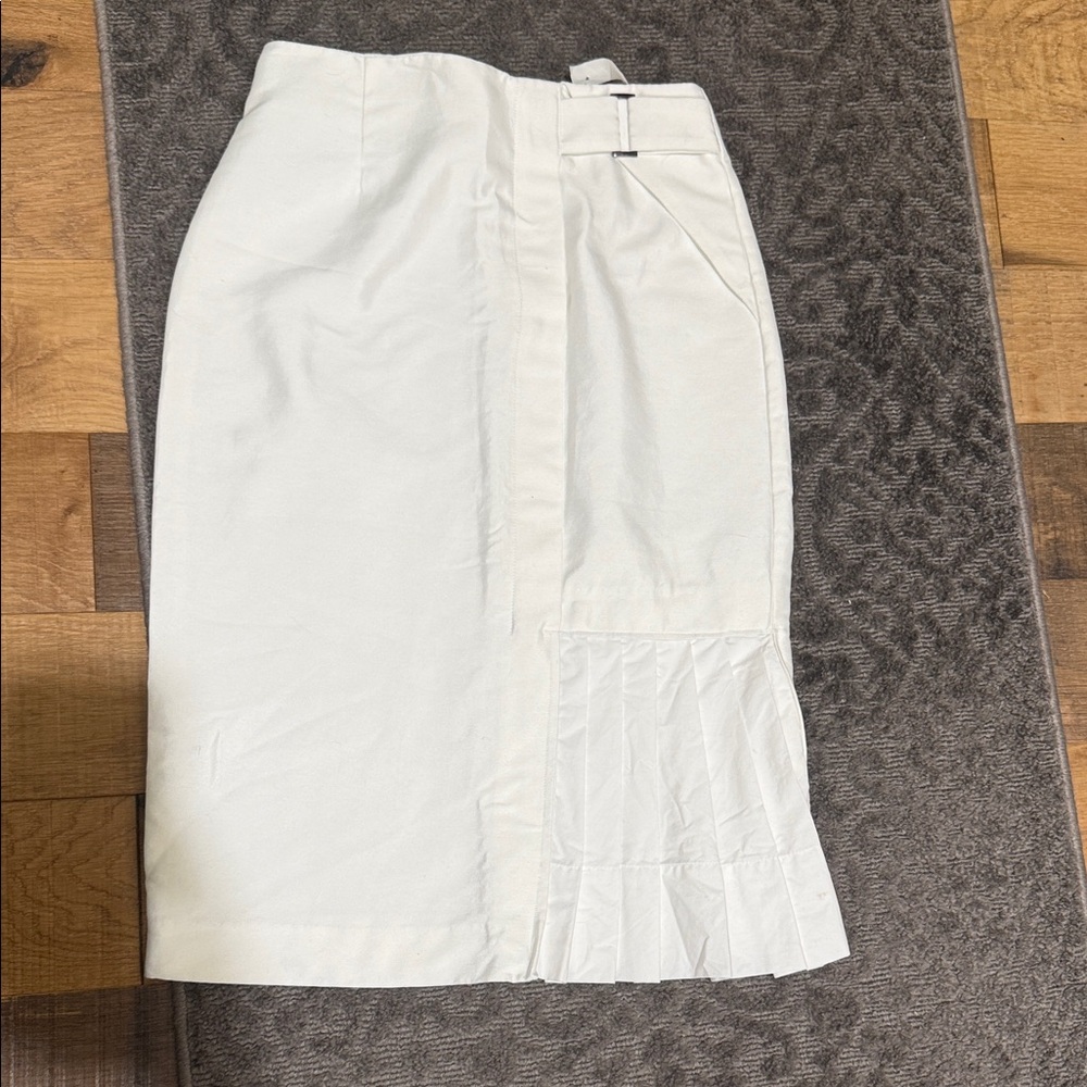 DO+BE White Pencil Skirt with Side Pleat Detail